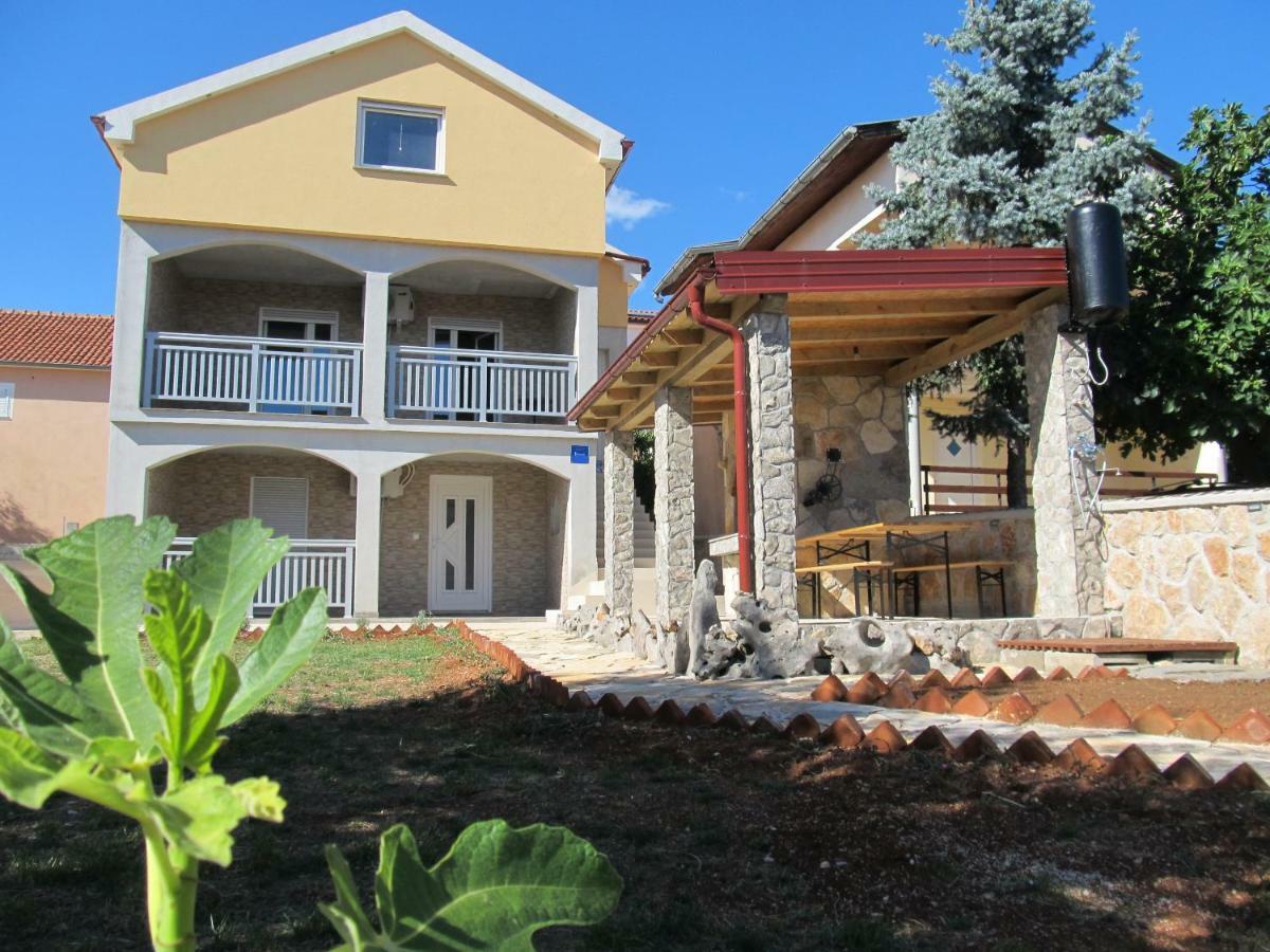 Apartmani Mala Sirena Maslenica Ngoại thất bức ảnh