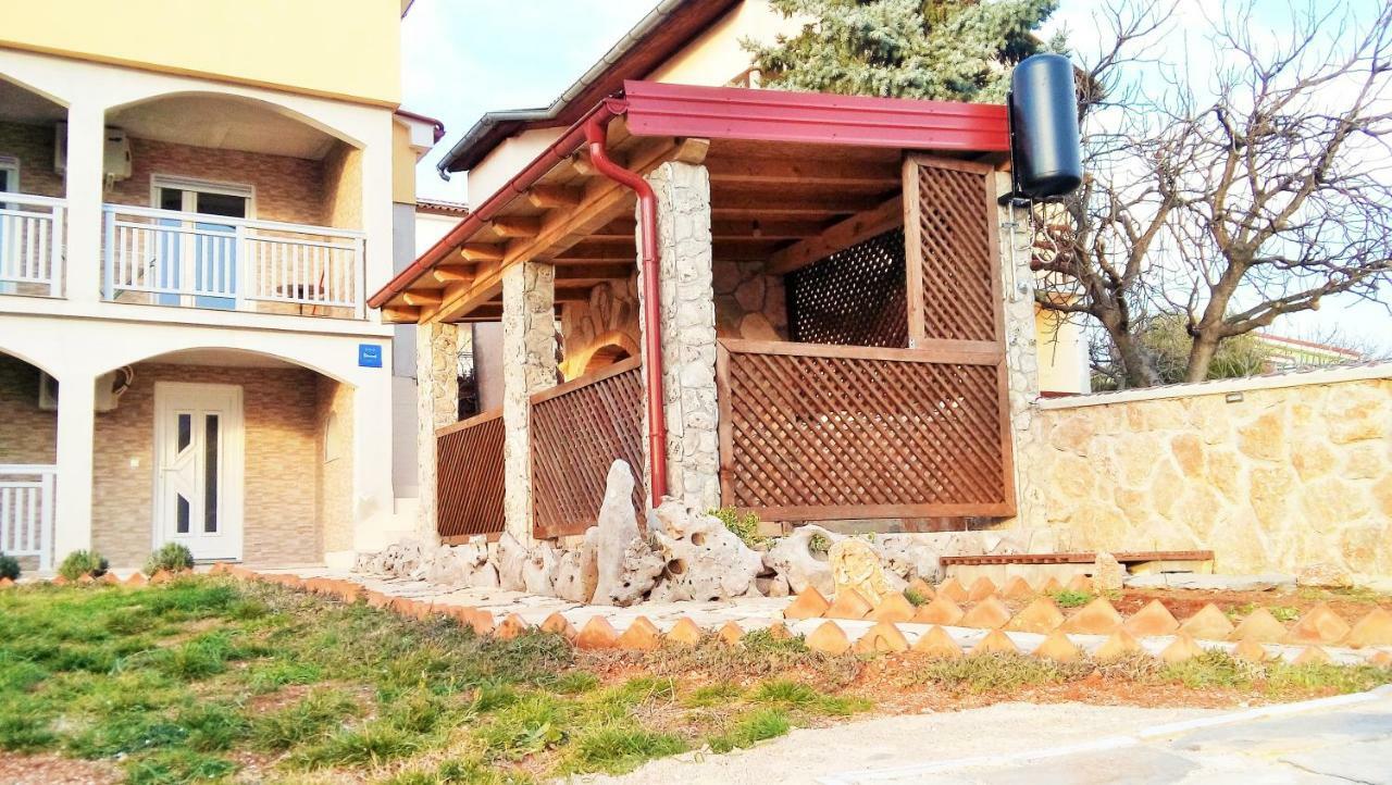 Apartmani Mala Sirena Maslenica Ngoại thất bức ảnh